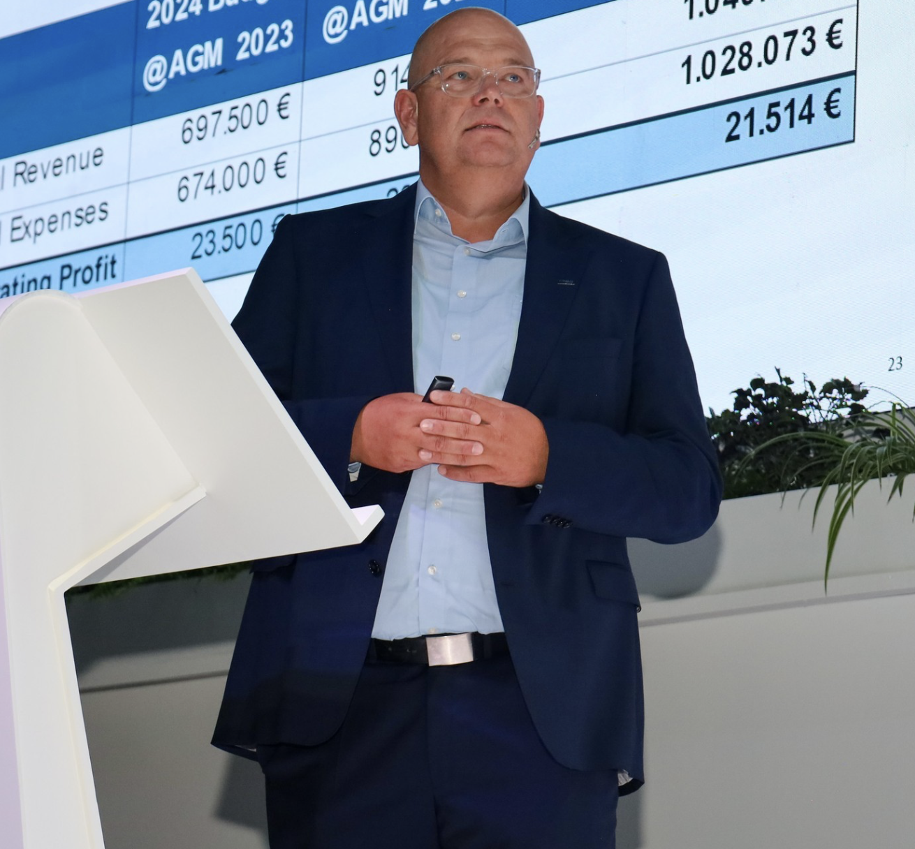 Eric Grossmann präsentiert die Finanzzahlen an der IFES Annual General Meeting